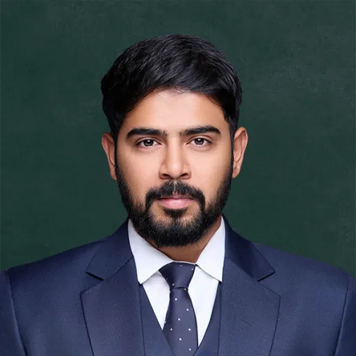 Ali Naqvi - Associate Lawyer